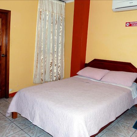 Hostal Leon Dormido Puerto Baquerizo Moreno Εξωτερικό φωτογραφία