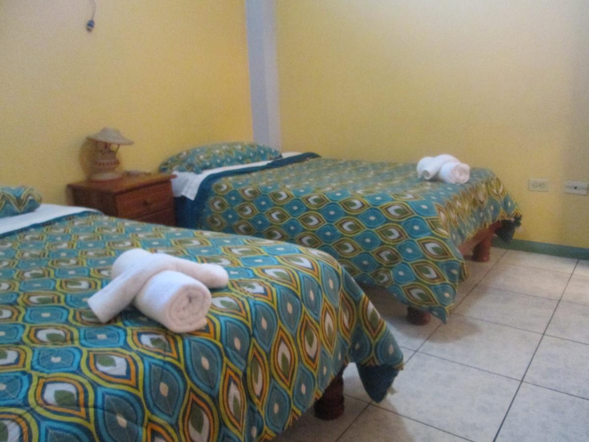 Hostal Leon Dormido Puerto Baquerizo Moreno Εξωτερικό φωτογραφία