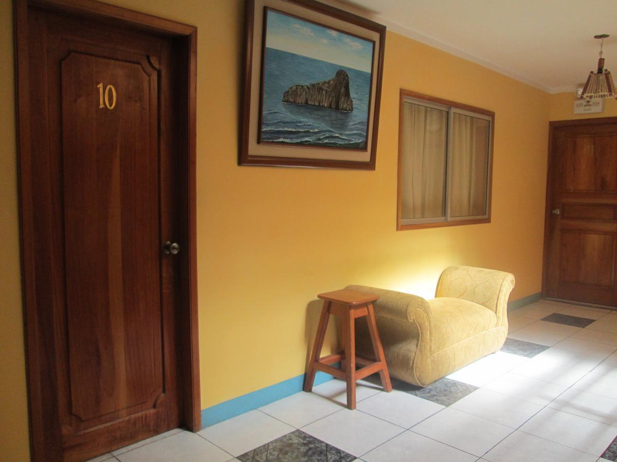 Hostal Leon Dormido Puerto Baquerizo Moreno Εξωτερικό φωτογραφία