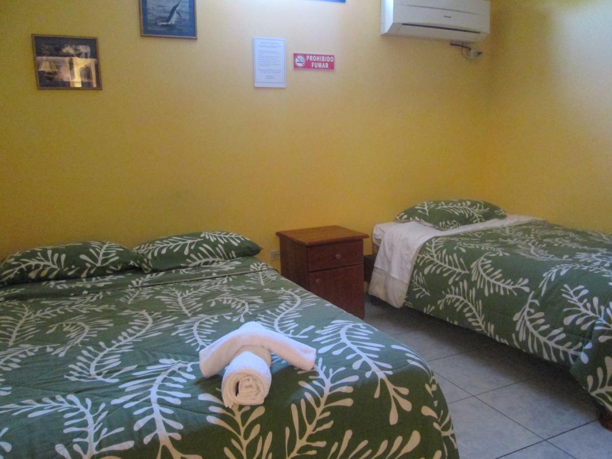 Hostal Leon Dormido Puerto Baquerizo Moreno Εξωτερικό φωτογραφία