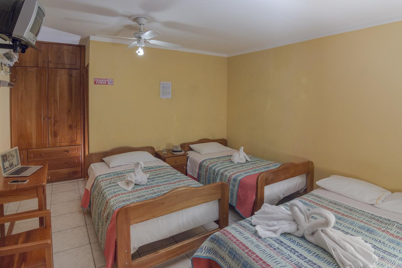 Hostal Leon Dormido Puerto Baquerizo Moreno Εξωτερικό φωτογραφία