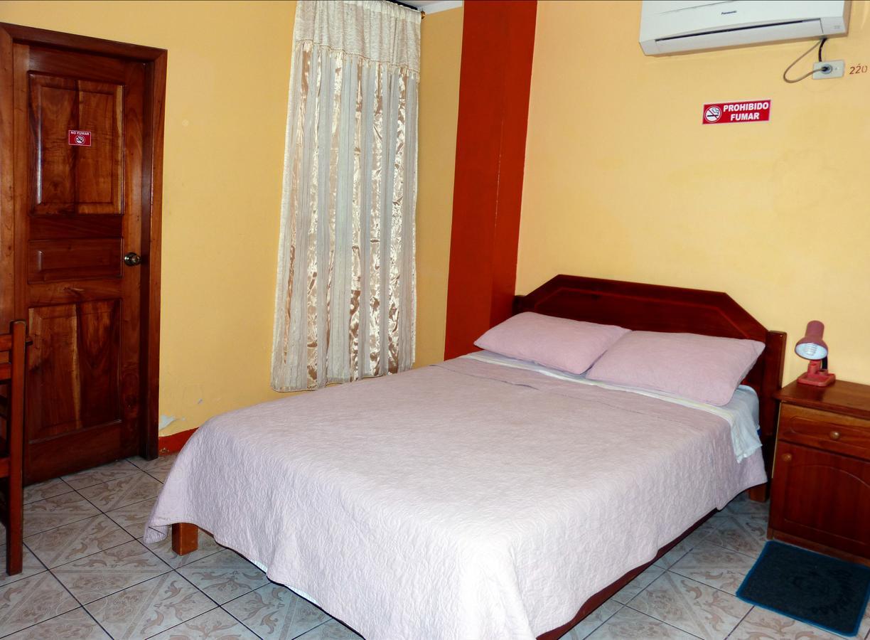 Hostal Leon Dormido Puerto Baquerizo Moreno Εξωτερικό φωτογραφία